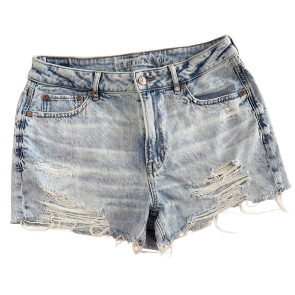 American Eagle Tomgirl Light Wash Hi-Rise Distress Raw Hem Denim Shorts (8) - Picture 2 of 15